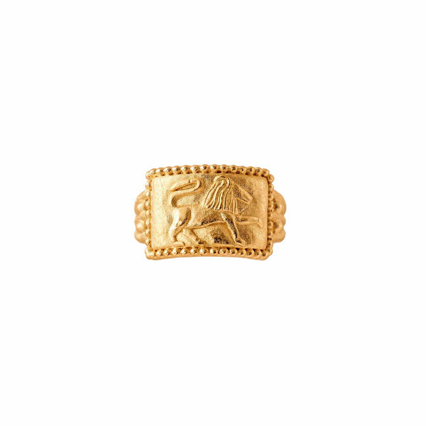 Gold ring with a lion engraved design