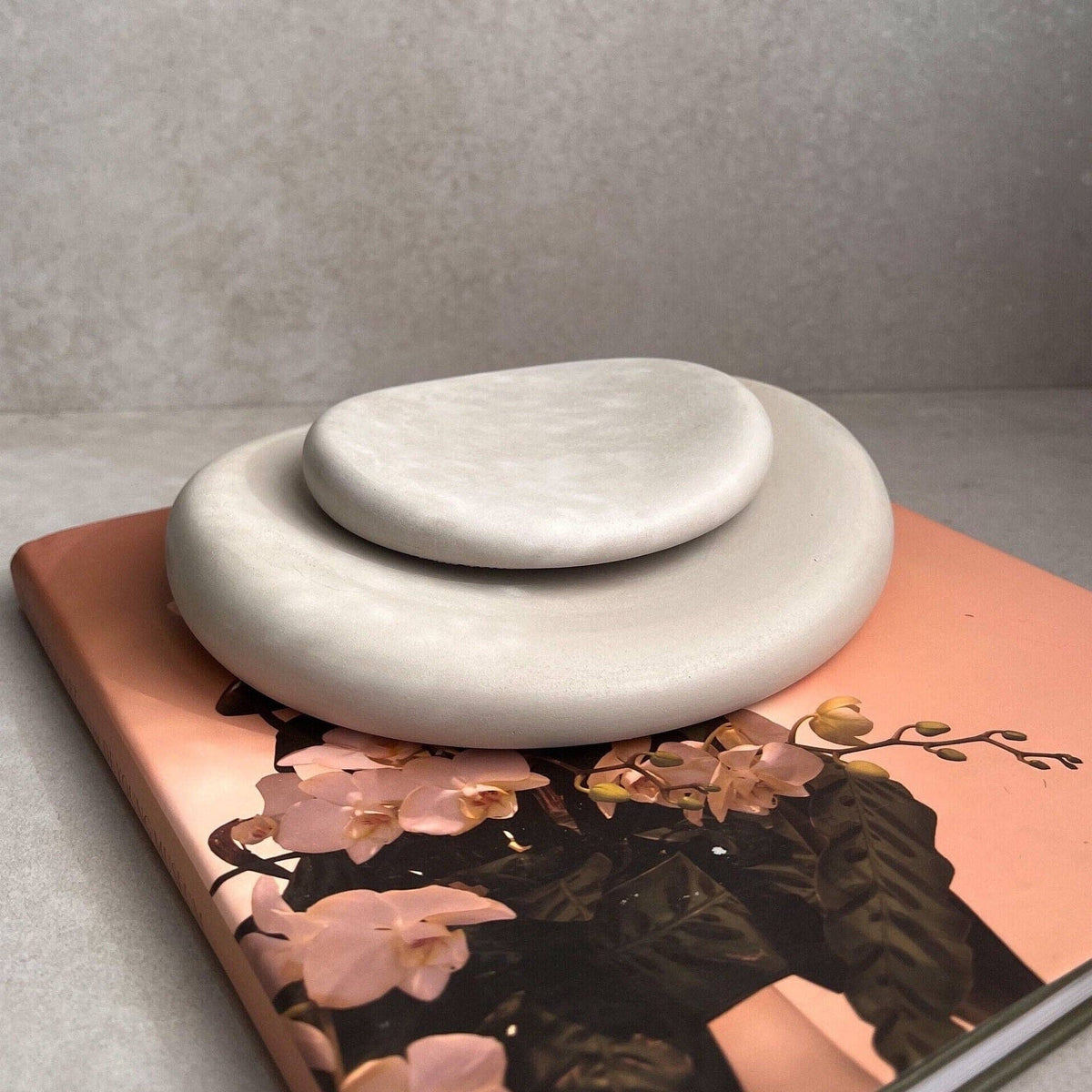 Concrete Pebble Tray
